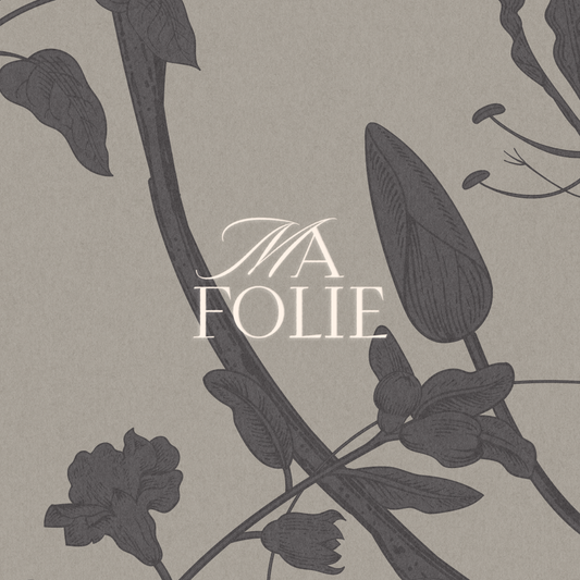 Gray-toned floral illustration background with the text ‘MA FOLIE’ in the center.