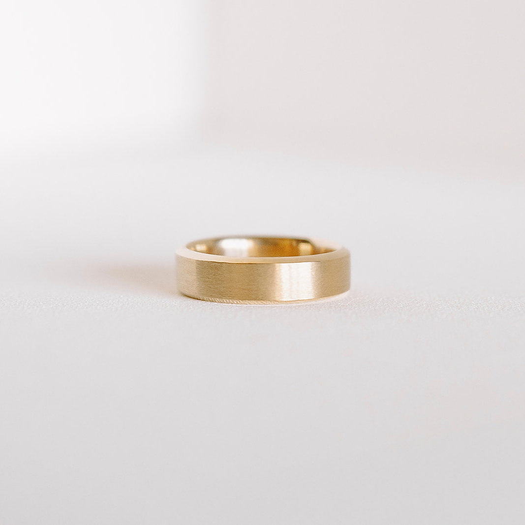 Men's matte wedding band