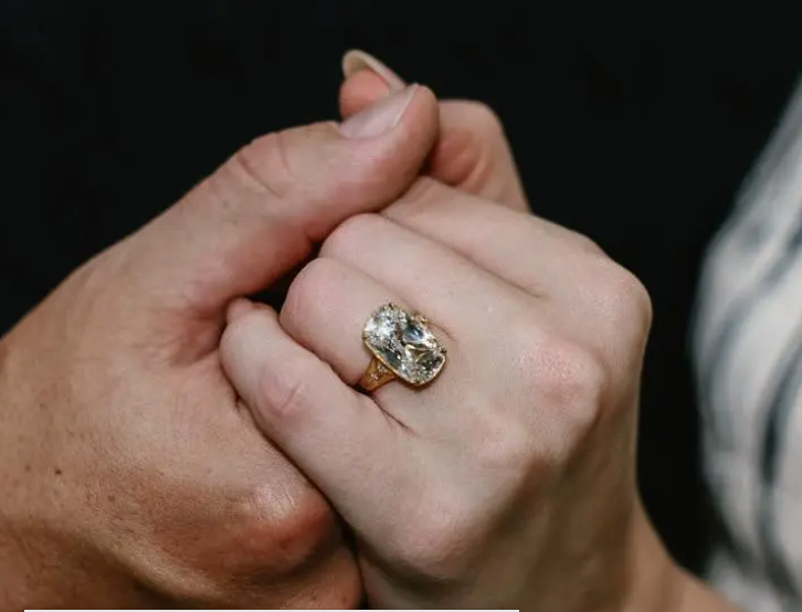 Taylor Swift’s Engagement Ring: Vintage Meets Modern